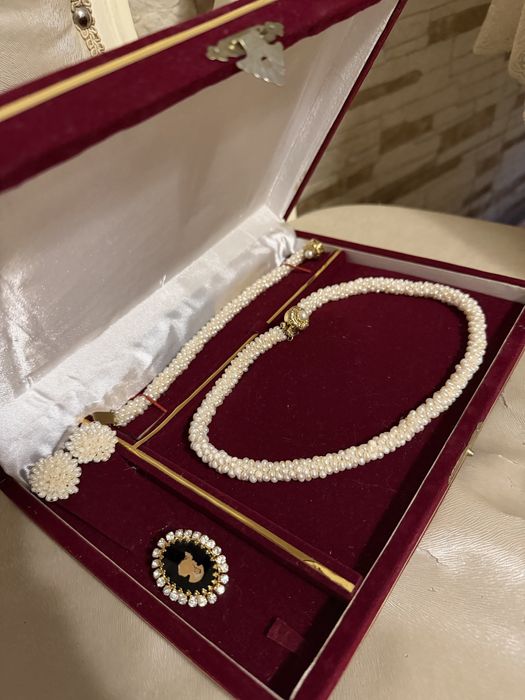 Неймовірний бароковий набір з перлин