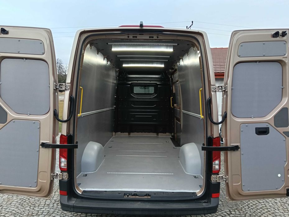 VW Crafter L4H3-Zabudowa przestrzeni ładunkowej busa PREMIUM