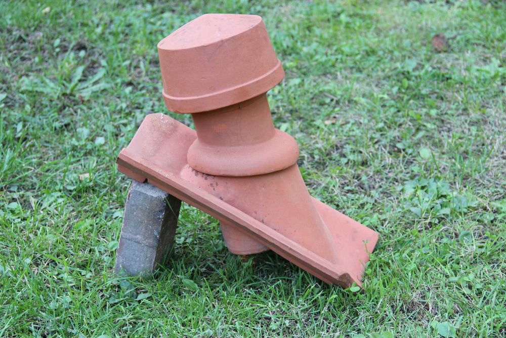 Kominek wentylacyjny, ceramiczny.
