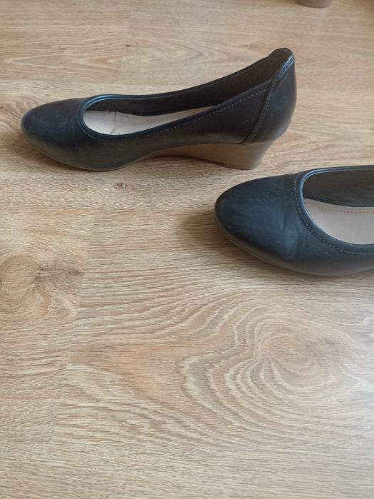 Czarne buty damskie na koturnie  r. 40