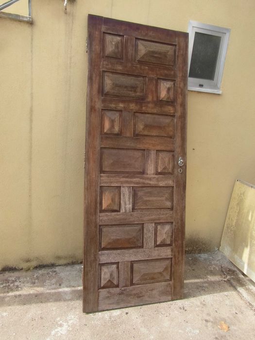 Portas com mais de 40 anos impecáveis