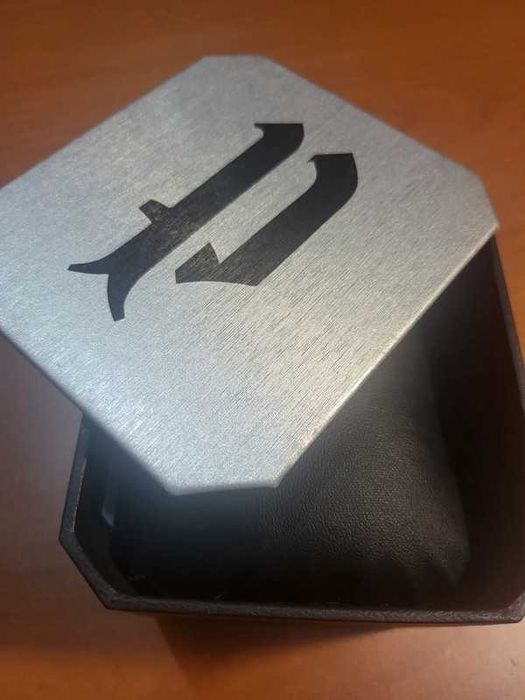 Caixa relógio POLICE. Cinzenta e preta. Nova