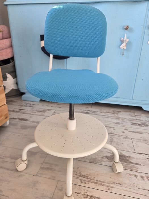 IKEA VIMUND Dziecięce krzesło biurowe niebieskie