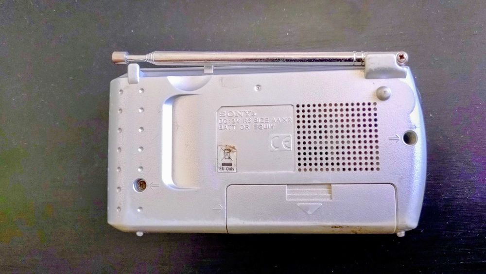 Mini Radio Portatil Sony ICF-8 FM/AM