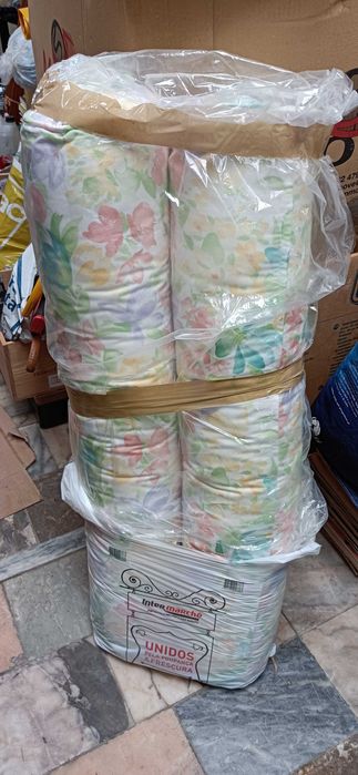 Conjunto 2 colchas solteiro + 2 cortinados, 2 rolos + 1 almofada