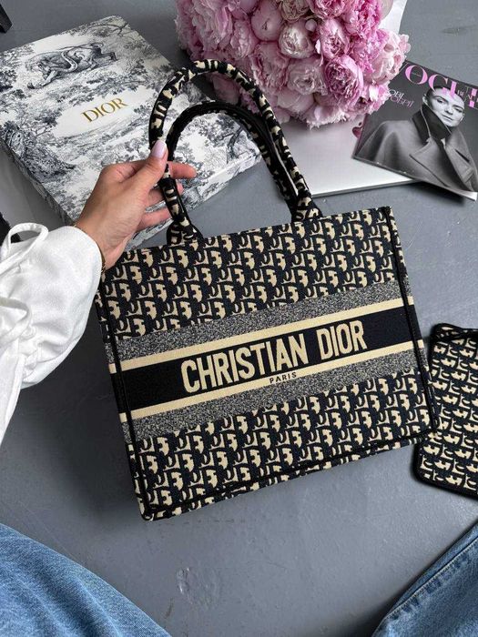 Dior Large Book Tote Ecru and Blue Dior Oblique Embroidery/Діор Ладж Бук Тот Екрю та Блу