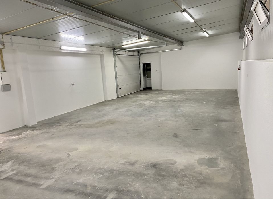 Alugo armazém com 100m2 amplo com WC