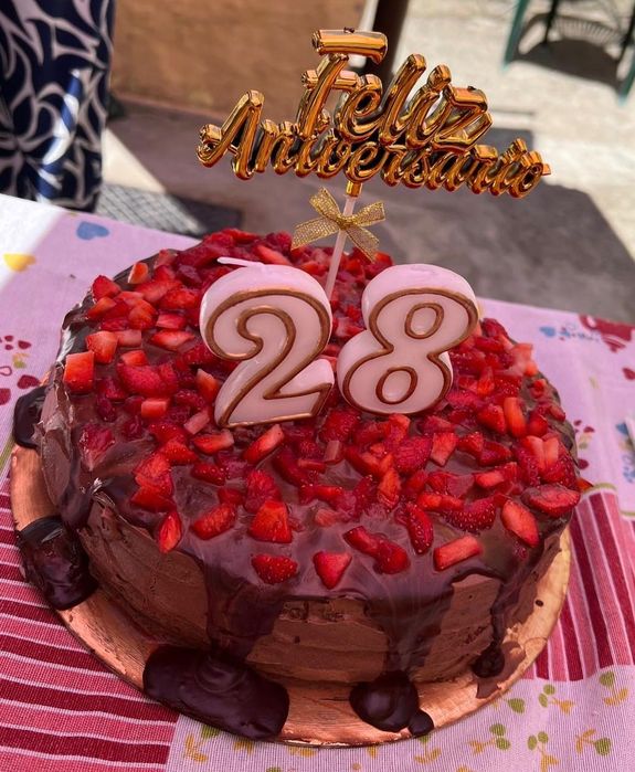 Bolos de aniversário e outros doces e salgados