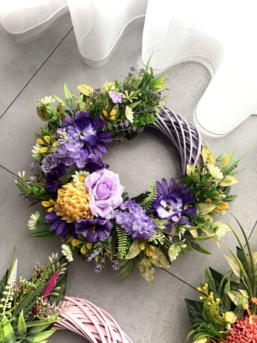 Wiosenne wianki na drzwi