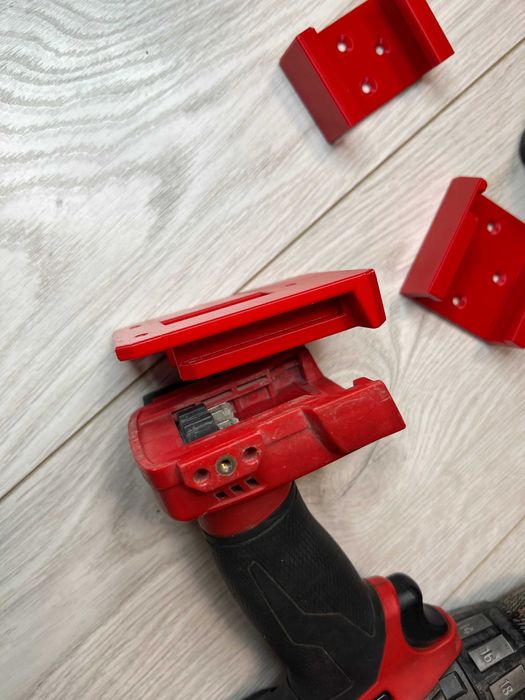 Тримач, кріплення для акумуляторів та інструменту Milwaukee М18