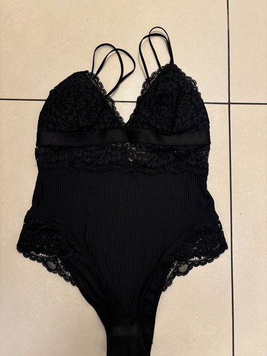 Czarne koronkowe body uniwesalne bielizniNe