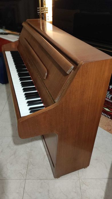 Piano Vertical Bentley