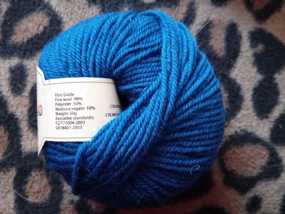 Włóczka, 90% wełna, 50 g.