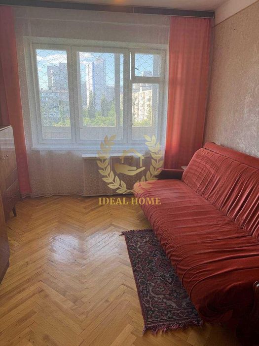 Продається 4-кімнатна квартира у Дніпровському р-ні(метро Лівобережна)