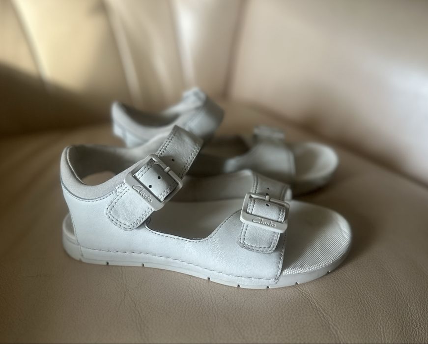 Кожаные босоножки Clarks сандали