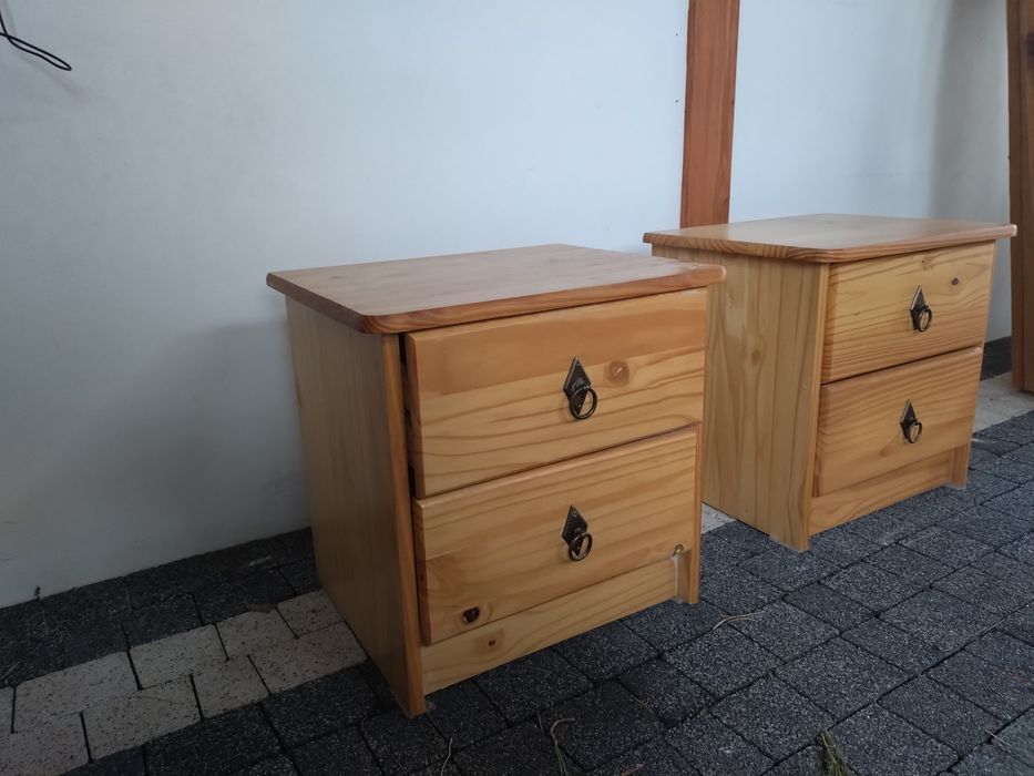Stoliki nocne sosnowe lite drewno wys 43 szer 43 gle 35