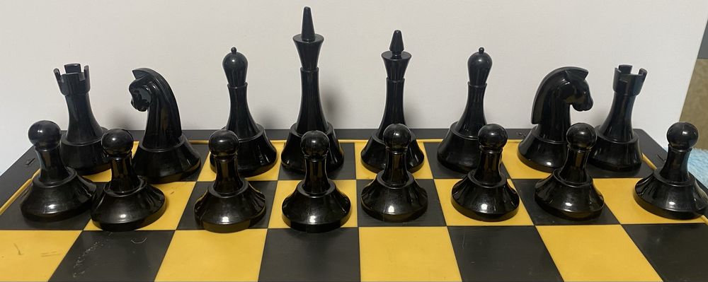 Продам вінтажні шахмати