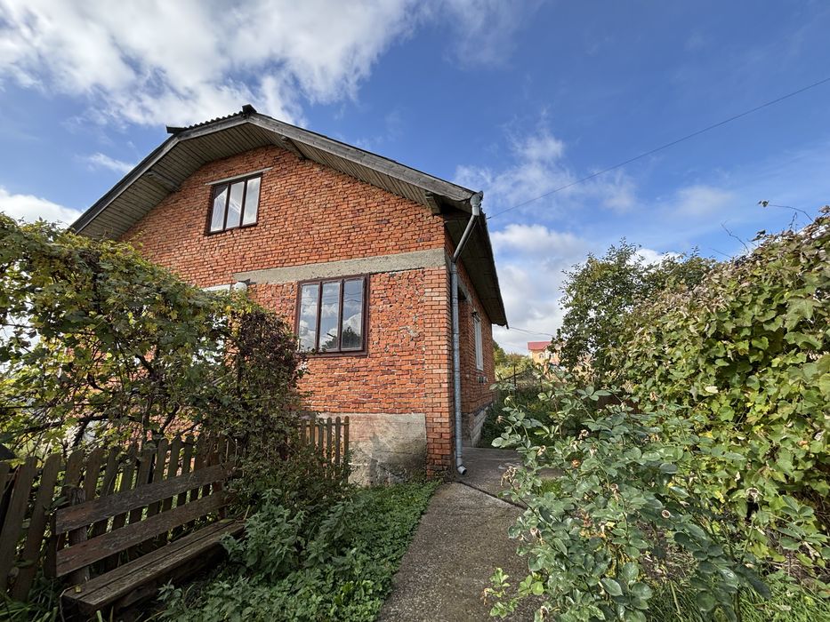 Продаж Будинок 75м². Ділянка 9 сот. Узин. Світло. Газ. Криниця. Центр