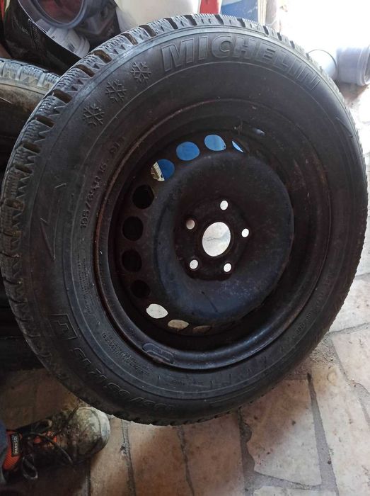 Pneus Michelin com jantes