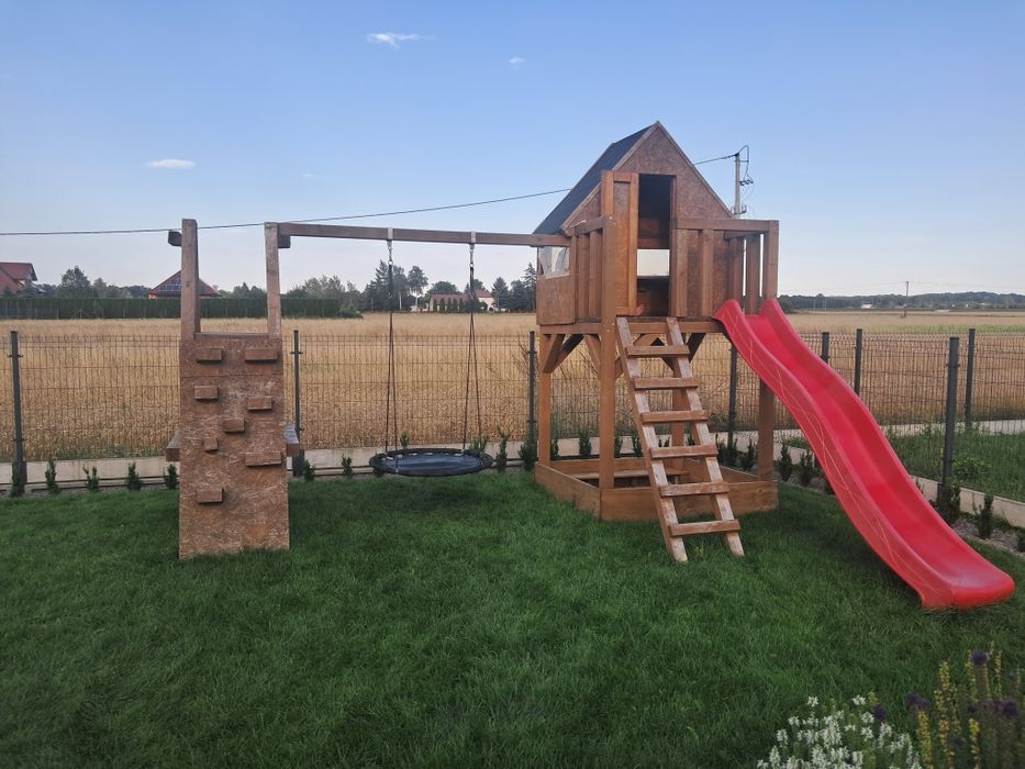 Drewniany domek stelaż pod huśtawkę i piaskownica