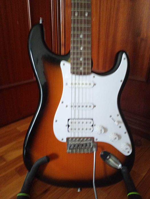 Fender Squier Bullet Strat with Tremolo HSS IL Brown Sunburst