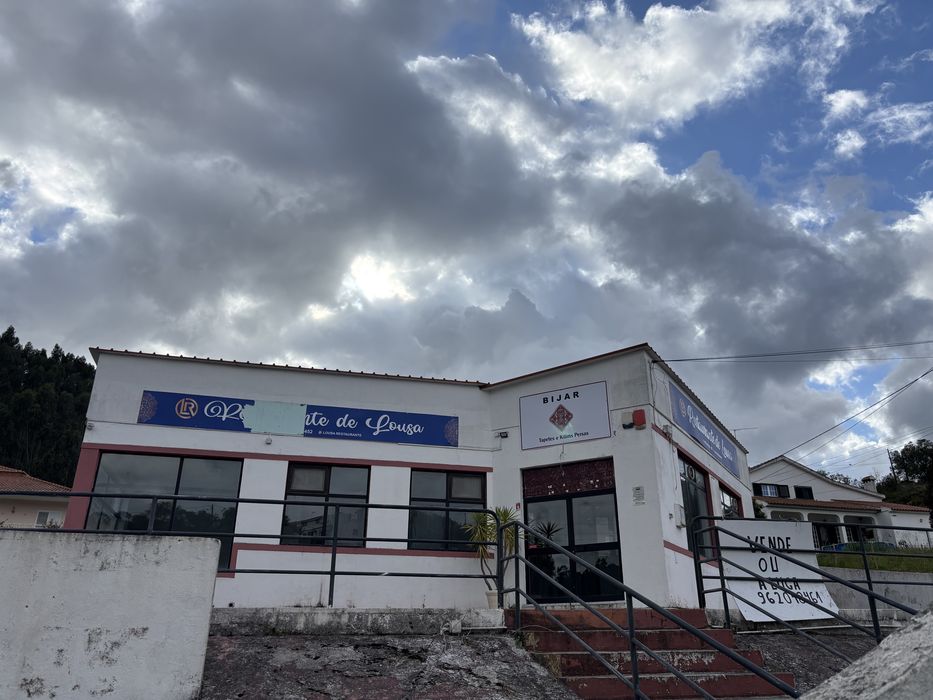 Predio uubano para comercio com wc 243 m2