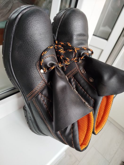 Ботинки рабочие 46 размера.