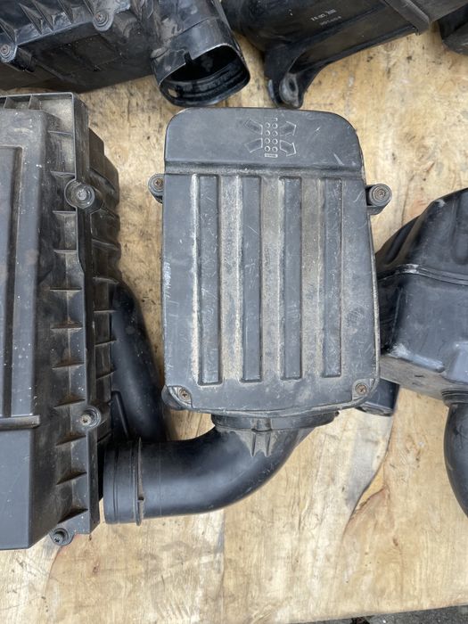 Корпус повітряного фільтра VW Passat B6 Golf 5-6 Jetta 5 Caddy Touran