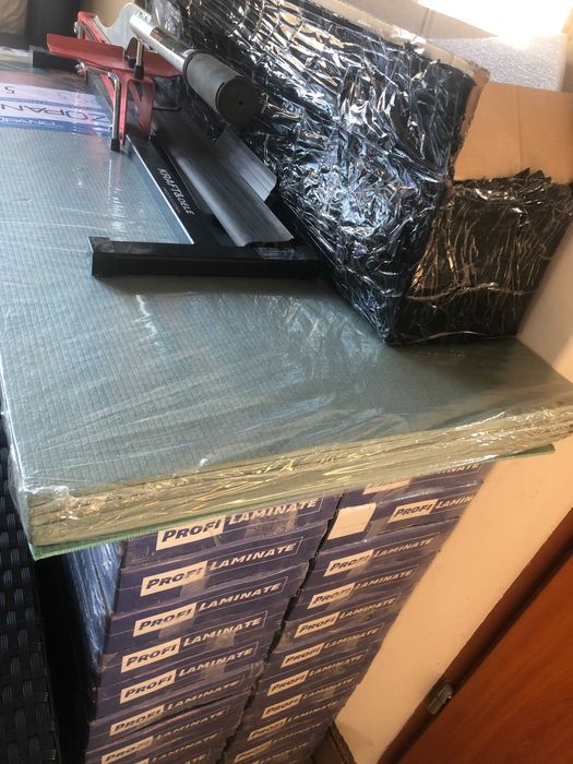 Panele podłogowe laminowane czarne