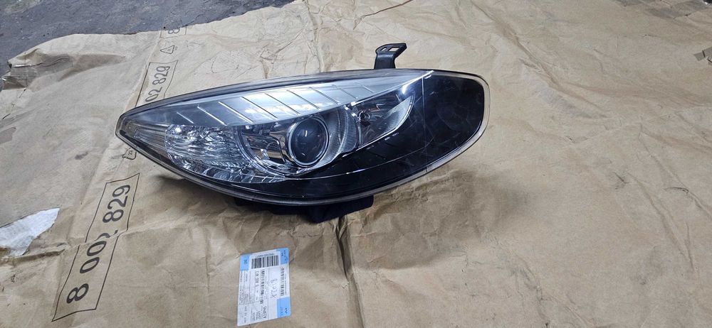 RENAULT FLUENCE lampa prawy przód