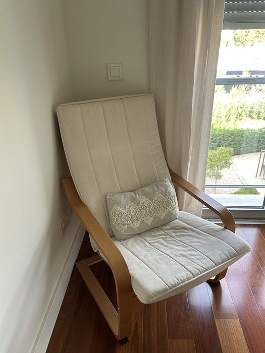 Cadeirão bege ikea