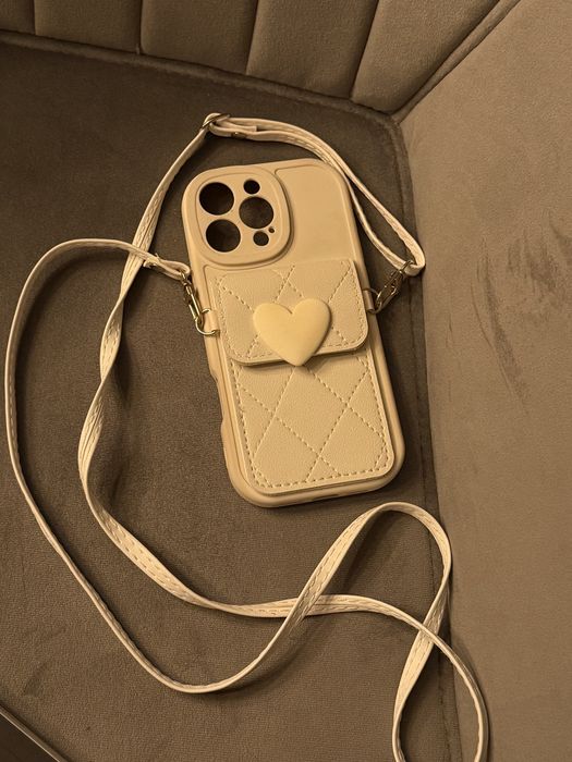 Чехол на айфон 16 pro max