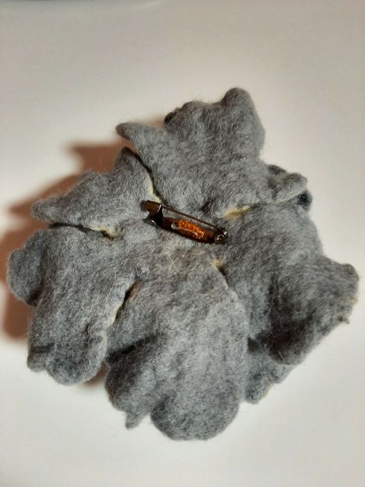 Продам брошь. Шерсть-набивка.
