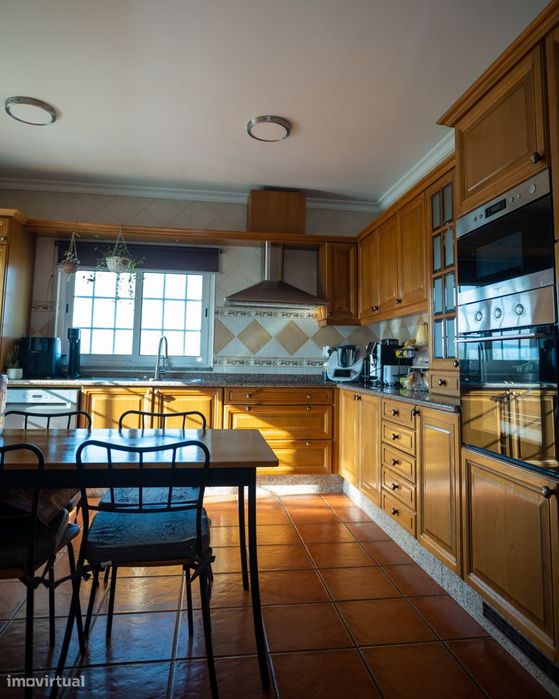 Moradia Bifamiliar Duplex com Garagem, e Quintal Privado em  Foz Côa