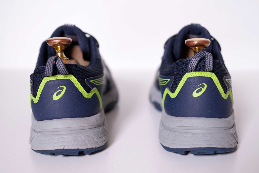 Трекінгові кросівки Asics Gel Memuro оригінал 44 розмір чудовий стан