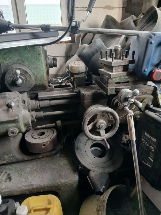 Токарний станок  1Е61М