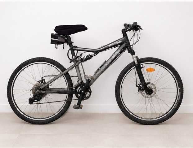 Bicicleta com dupla suspensão