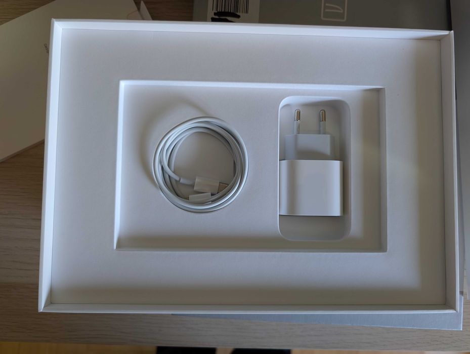 Apple iPad cinzento sideral 64 GB Wi-Fi c/ capa, teclado, caneta e hub