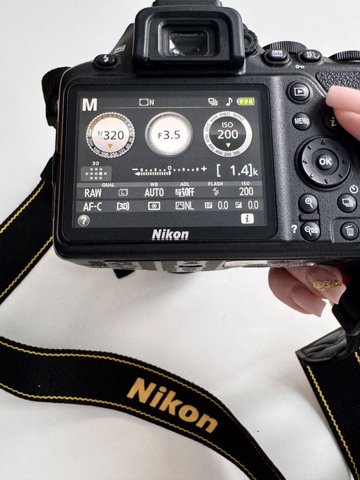 Nikon D3500 + обʼєктив Nikkor 18-55mm + карта памʼяті SanDisc 128g