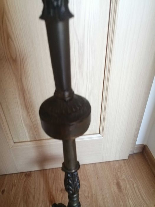 Candeeiro de pé em bronze antigo