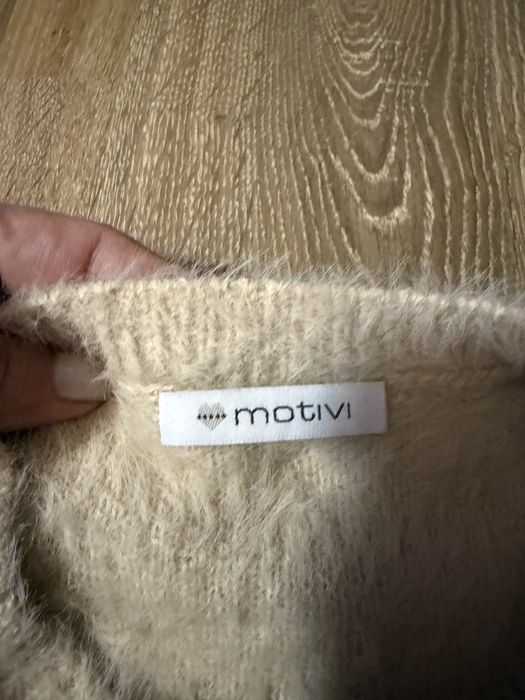 Светер  з гарними гудзиками