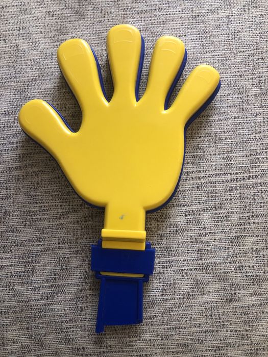 Долонька хлопалка пластикова тріскачка погремушка іграшка футбольна