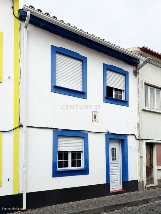 Moradia T3 com aproveitamento de sotão no Centro de Angra do Heroísmo