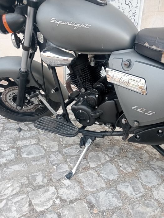 Vendo a minha Keeway Superlight 125cc