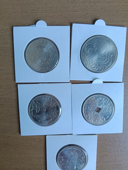 4 moedas de 5€ e uma de 7,5€
