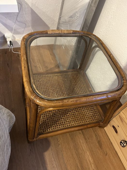 Par de mesas de cabeceira ou de apoio em bambu e vidro