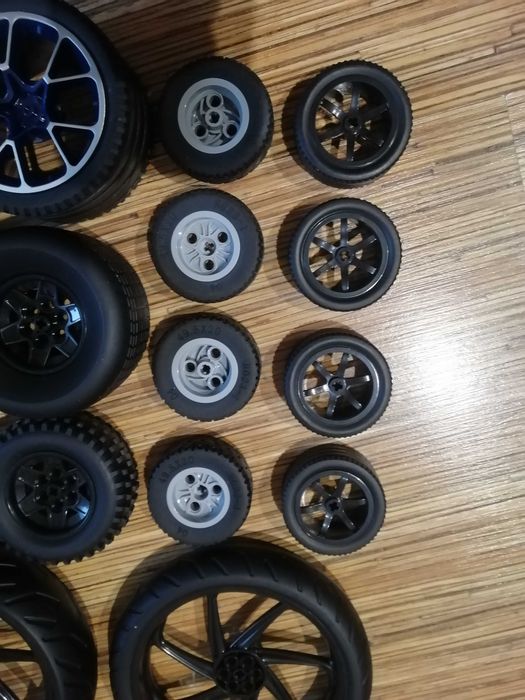 Деталі Lego technic . Колеса. Панелі. Рамки.