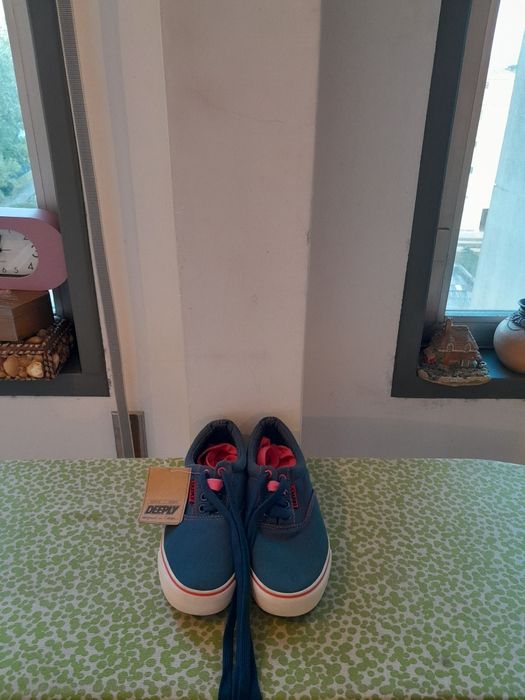 Vendo Sapatilhas de Senhora DEEPLY muito bonitas novas