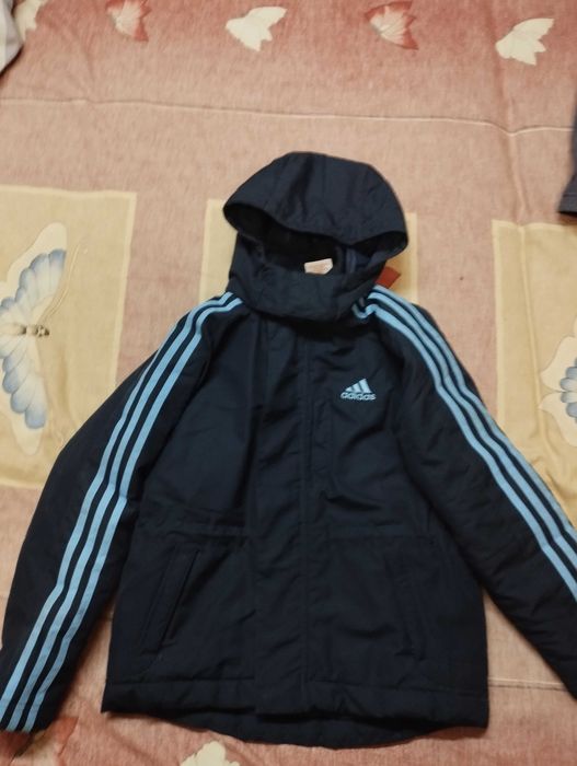 Зимняя куртка Адидас.