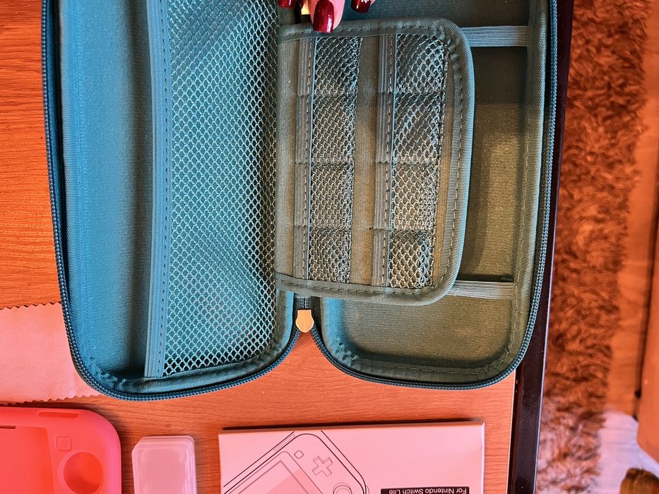 Nintendo switch lite + smerfy więzień zielonego kamienia 2